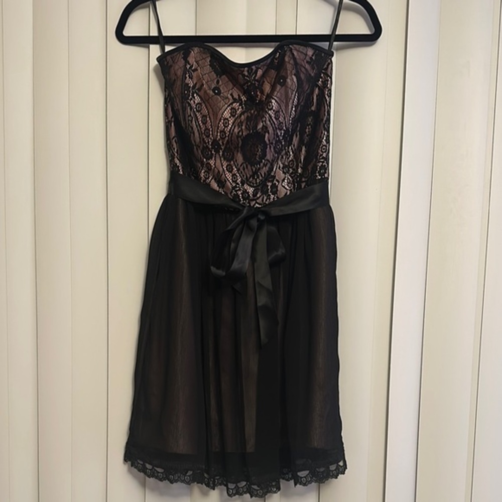 Jessica McClintock Stylish Black and Pink Lace Dress with Satin Bow Size 4